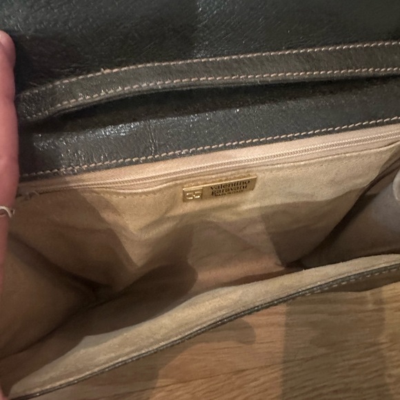 Vintage Valentino Garavani Crossbody - Picture 4 of 7